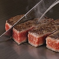 料理メニュー写真 国産和牛　厳選赤身肉の鉄板ステーキ