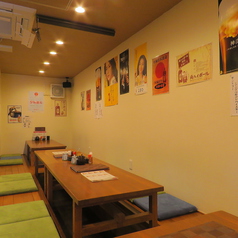 靴を脱いで、足を伸ばしてくつろげる掘りごたつ形式の小上がりのご用意がございます。最大14名様まで対応可能です。