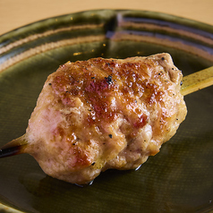 朝挽き鶏で仕込む「特製つくね」