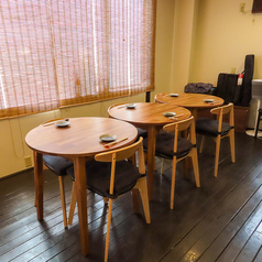 デートやサシ飲みに最適な、2名様用のお席も1卓ご用意しております!