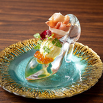 当店オリジナル華やかな逸品の数々。演出にもこだわりが！