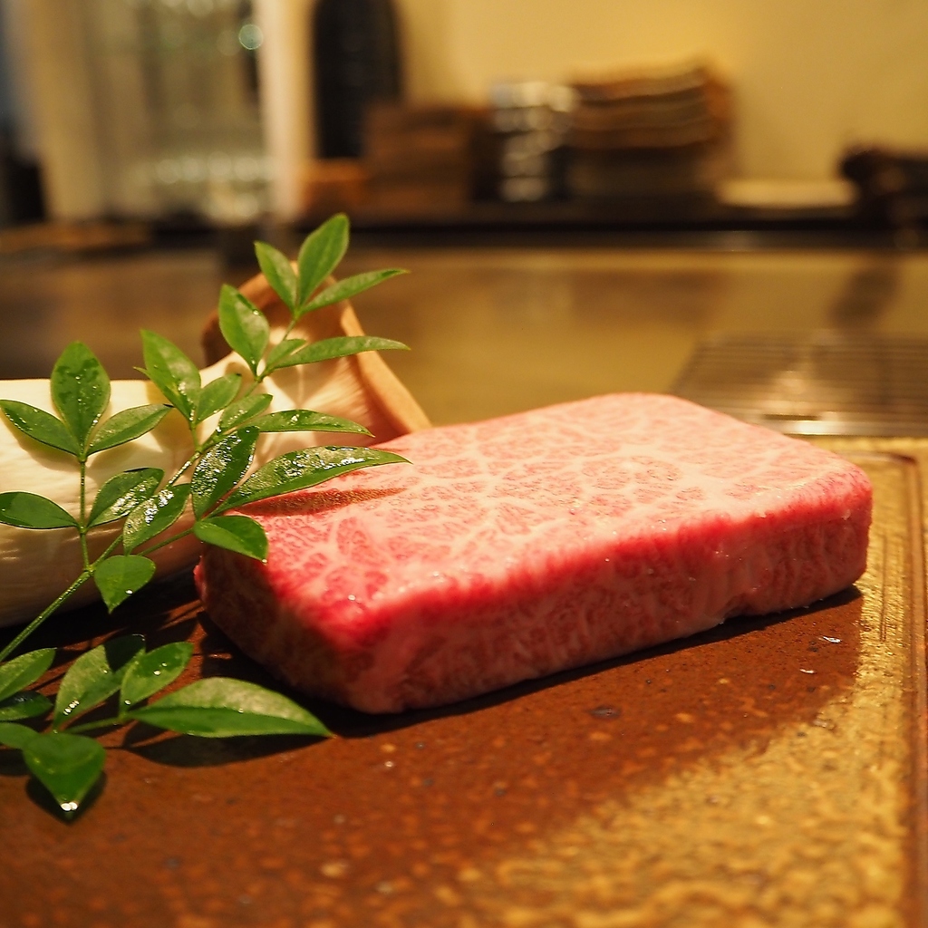 最高級ランク宮崎牛を使用。