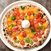 カラフルトマトをふんだんに使用した「ブッラータチーズとカラフルトマトのマルゲリータ」。一度食べるとまた食べたくなる商品でございます。