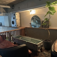 特別な日を彩るソファー席と、気軽に使えるカウンター席