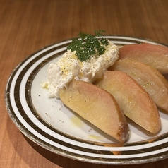 クリーミーモッツァレラと焼きりんごのカプレーゼの写真