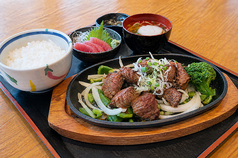 サイコロステーキ定食