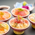料理メニュー写真&nbsp;『彩り5色のミニ丼セット』5つの味わいを楽しめる彩り華やかなセット。いろいろな海鮮丼を食べたい方に。