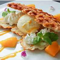 外はサクサク、中はもちもち！当店自慢のクロッフル♪