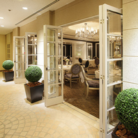 明るく伸びやかなテラス