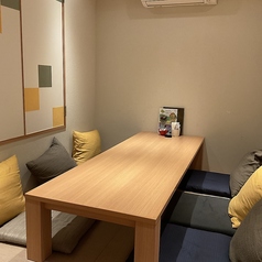 完全個室の座敷のお部屋です。3名様以下のご利用は別途お部屋代をいただいております。4名様以上は無料でご利用いただけます。