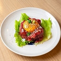 料理メニュー写真&nbsp;馬刺しユッケ/和牛炙り寿司2貫/牛スジ煮込み　各