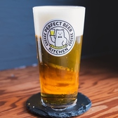 当店には、ビールの全てを知り尽くしたビールマイスターが在籍しています。銘柄ごとの特性を最大限に引き出す注ぎ方はもちろん、温度管理からグラスの選び方まで、その一杯にかける情熱と知識はまさにプロフェッショナル。お客様の好みに合わせて、最適なビールをご提案することも可能です。ぜひお気軽にお声がけください。