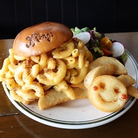 平日金曜日限定【マカロニチーズハンバーガー】