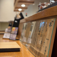 カウンターは全5席です。ゆっくり会話とお食事をお楽しみいただけます。