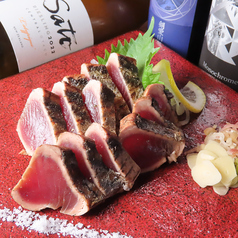 皮パリで藁の香りが口いっぱいに広がる!「カツオの藁焼き」レギュラー(12切)