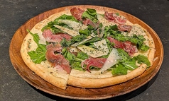 生ハムとルッコラのPIZZAビアンカ