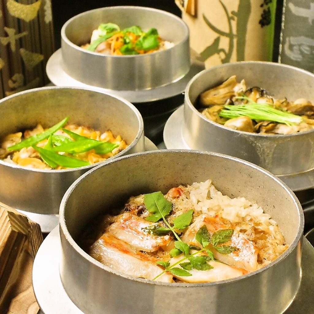 【出来立て釜飯！】〆の一番人気は出来立て釜飯！鶏/あさり/金目鯛/季節素材の4種類～