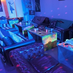 ゆったりとくつろげるソファーもございます♪