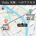 【中洲を見下ろすルーフトップテラス】当店は地下鉄七隈線「天神南駅」より徒歩8分、「櫛田神社前駅」からも徒歩10分のBBQバーです。屋根・冷暖房設備完備で正午から翌朝5時まで営業しておりますので、昼のBBQパーティーから深夜の二軒目利用まで、幅広いシーンでご利用いただけます。ビル5階からのリバービューは大好評！