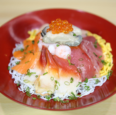 豪華盛り！海鮮８色丼