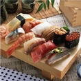 オレンジ色に輝く宝石のようないくらは、食卓を一気に華やかにします。SNSなどでも映える、人気の一品です。(牛タン/寿司/居酒屋/武蔵小杉駅/飲み放題/完全個室/海鮮/炉端焼き/焼き鳥)