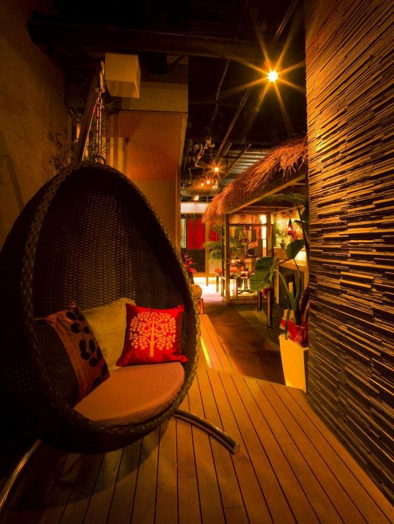 ブランコシートで記念撮影！元祖・石もつ鍋を堪能！宴会コースもお得揃い！