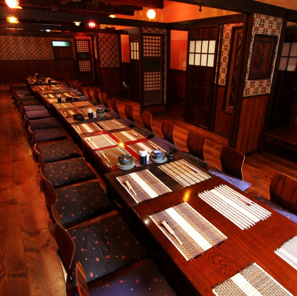 2階のお座敷は最大60名まで！広々とワンフロアで宴会も可能です。