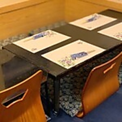 お一人様でも、グループでも、幅広いシーンに対応したお席をご用意しております。