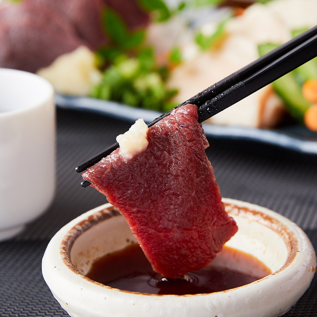 旬の食材を贅沢に盛り付け♪九州各地のうまかもんに舌鼓♪