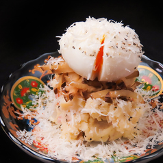 いぶりがっこと半熟玉子大人のポテサラ