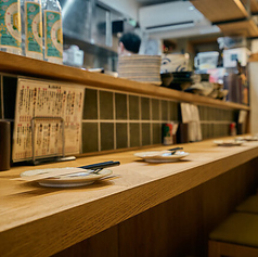 お一人様や常連さん、カジュアルなデート利用などにも人気のお席です！オープンキッチンなので、スタッフとの会話も楽しめます♪