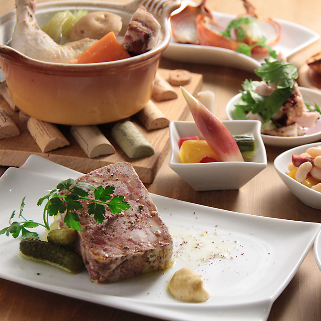 上質で愉快な“大人のときめき酒場”ここにあり。気軽にお立ち寄りください♪