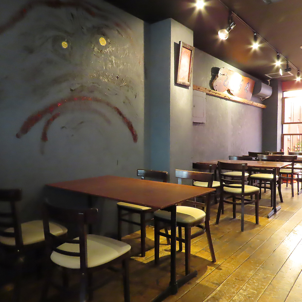 木の温もりが感じられる落ち着いた雰囲気の中、和モダンなインテリアが心地よさを演出。