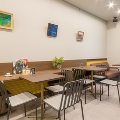 二人きりでお食事や会話を楽しめる2名様掛けのカウンター席ございます。カップルでのデートや、仲の良い友人同士のご利用にオススメです。おしゃれなお店のムードに酔いしれながら、美味しい食事を満喫すれば、いつも以上に会話も弾みます♪