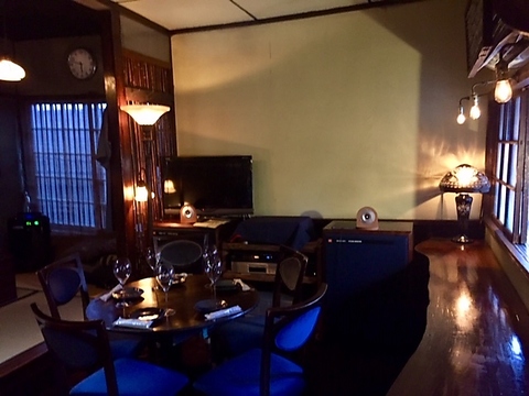 人気のアナログオーデイオルームです。店内から隅田川花火観覧やお花見が出来ます。