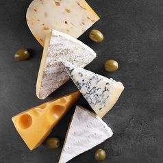 ３種チーズ オリーブ盛り/Mixed Cheese and olives