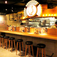 お仕事帰りにサクッと一杯いかがでしょうか？気軽に楽しめるカウンター席を多数ご用意しております！