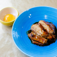 県産食材を単品料理でも♪写真は岡山森林鶏の旨タレ焼。