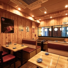 【新宿で人気の個室居酒屋で焼き鳥&肉寿司食べ放題！】大小さまざまな個室をご用意しています♪2名様から8名様まで可能な個室や、50名様まで対応可能な個室もございます。お気軽に個室希望でご予約ください。
