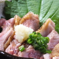 料理メニュー写真 薩摩地鶏ももタタキ