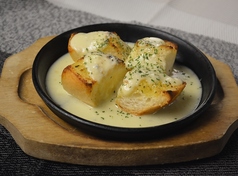 ガーリックトーストブルーチーズ焼き