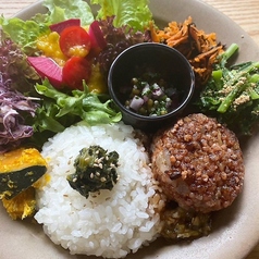 植物性素材で大満足！たかきび定食の写真