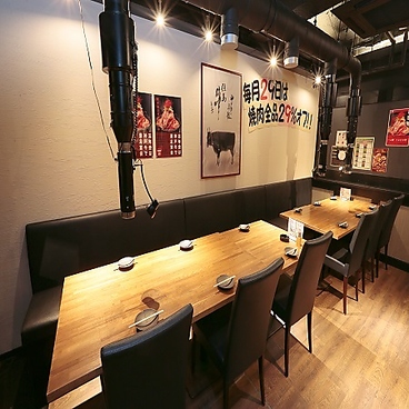 炭火焼肉 にくなべ屋 神戸びいどろ 初台店の雰囲気1