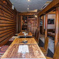 4名掛けテーブルがございます