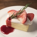 料理メニュー写真&nbsp;チーズテリーヌ 季節のフルーツ添え