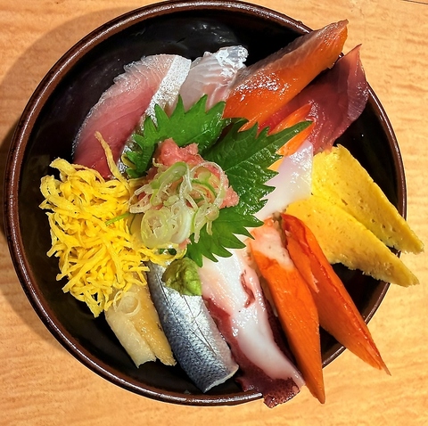 格板前握りや海鮮丼、ランチセットなど安価でありながら価値の高いお寿司をご提供◎