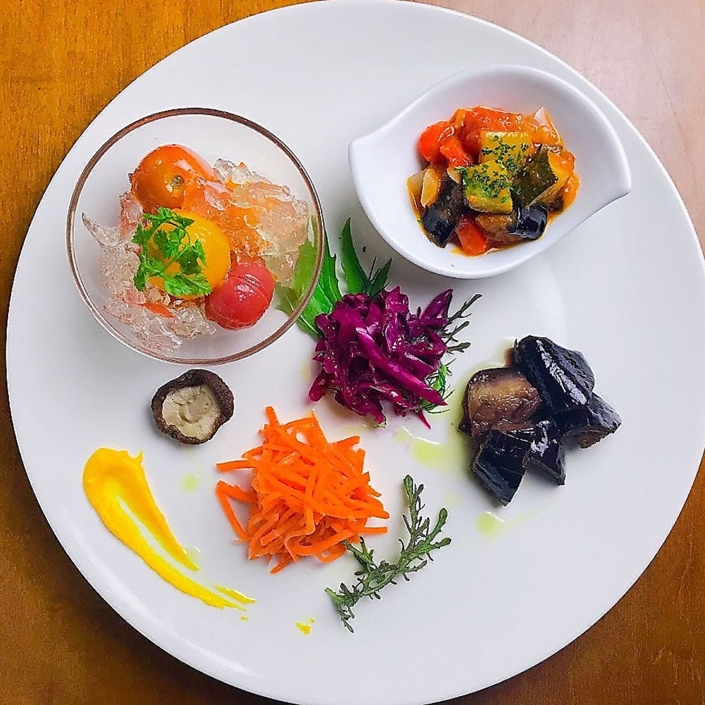 前菜にスープ、お肉&お魚を堪能！ドルチェも付いた「ランチミニコース」