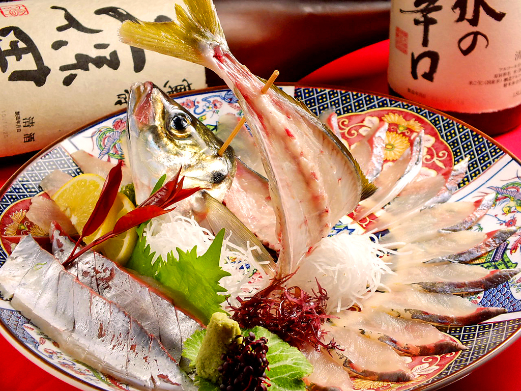 生簀のある八雲亭では、関アジ・関サバ・イカ・鯛など玄海灘の鮮魚を活き造りで味わえます！