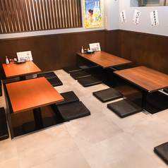 豊田市駅1分、和の趣き溢れる店内は大人の為の落ち着いた雰囲気となっております。2名様~80名様までご利用可能な個室席は豊田駅での接待や女子会、合コンなど各種宴会に最適なプライベート個室空間♪