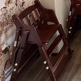 お子様用チェアもございますので、ご家族様とご一緒にご利用ください。辛さ調節も可能です。辛くない白スンドゥブなどのメニューもございますので、お気軽にお声掛けください。